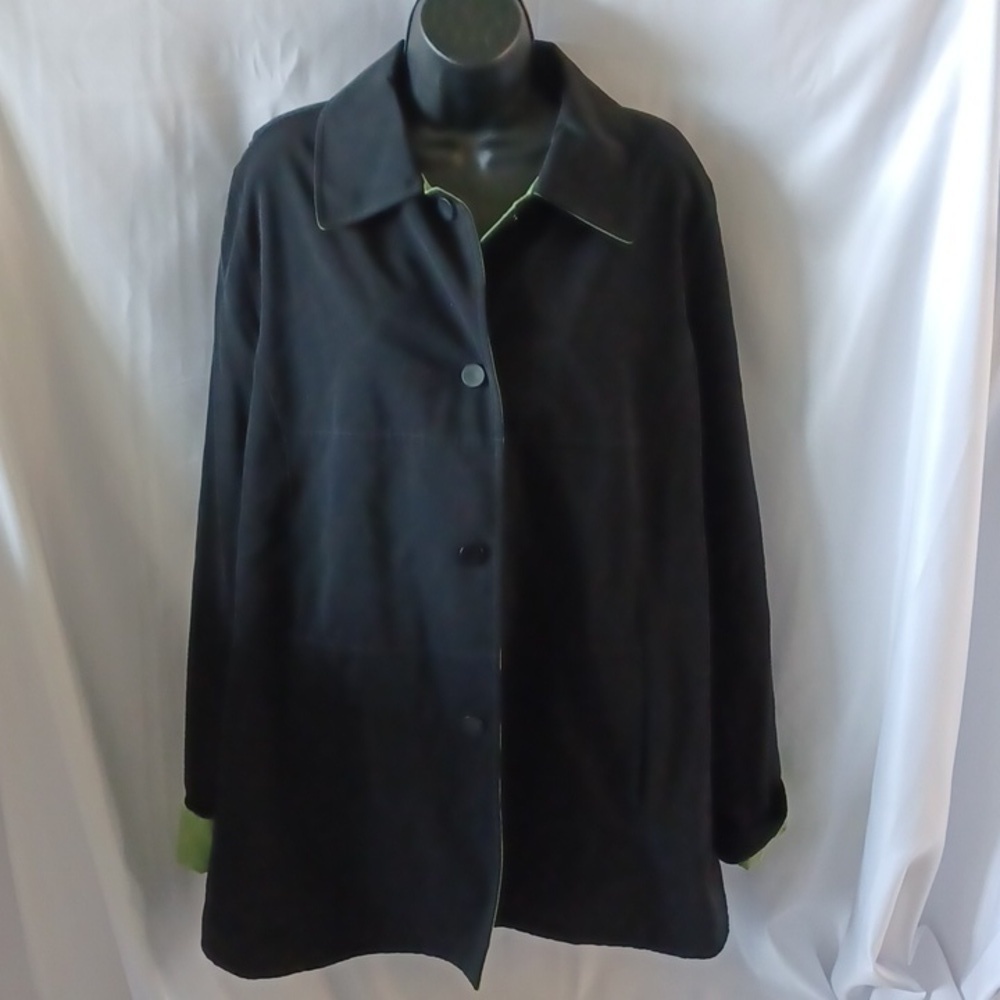 Gallery reversible rain coat, perfect for rainy or wet day, black/green